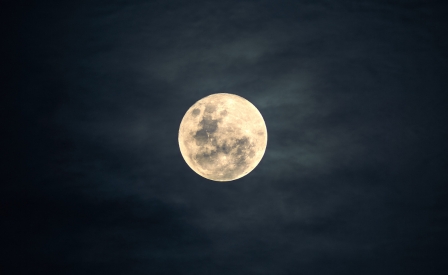 Risonanze lunari - Gli intrecci gravitazionali nel cielo