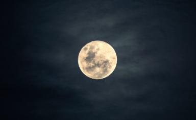 Risonanze lunari - Gli intrecci gravitazionali nel cielo