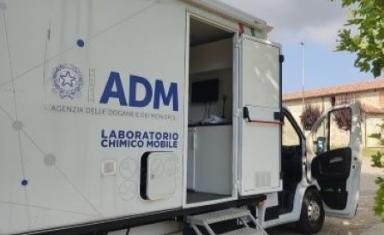 Sdoganiamo la scienza - Controlli di gasoli sul territorio con il laboratorio mobile