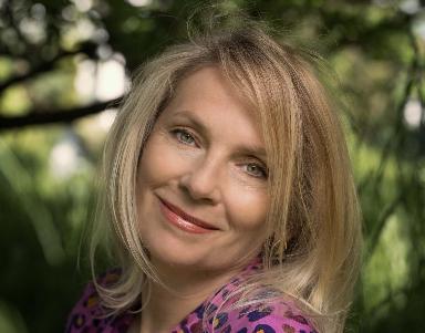 Joanna Bator, “L’ora del lupo” – con Lisa Ginzburg